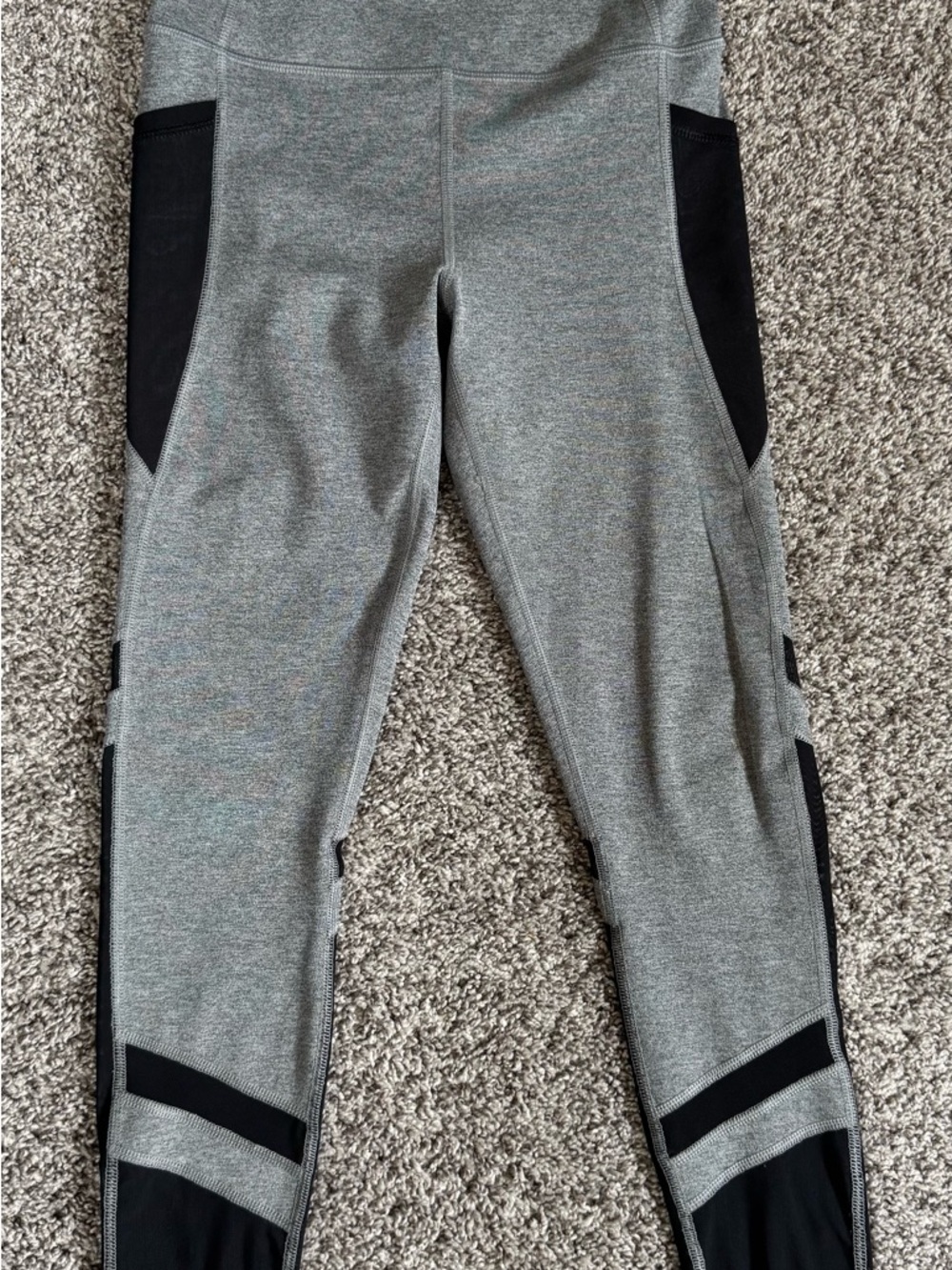 Adrienne Vittadini Gray and Black Athletic Leggings Size S, (A-08)